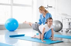 Exercice de Pilates clinique au cabinet de Temsia, Agadir